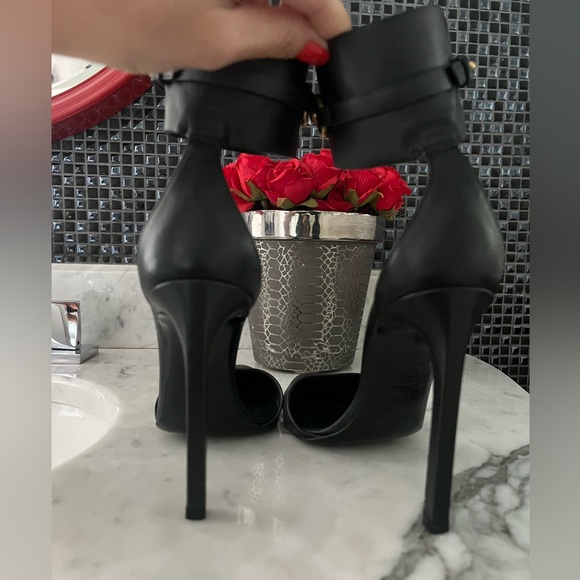 Authentic Gucci ankle cuff horsebit heels - Picture 9 of 17